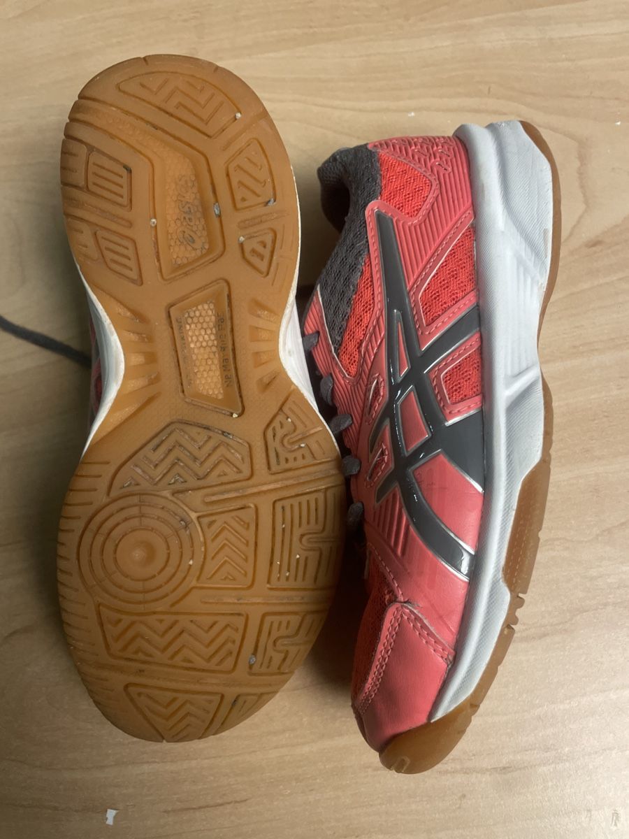 Asics Chaussures filles: Asics Hallenschuhe Gr. 33 – D'occasion à Obergerlafingen par cabo4 2