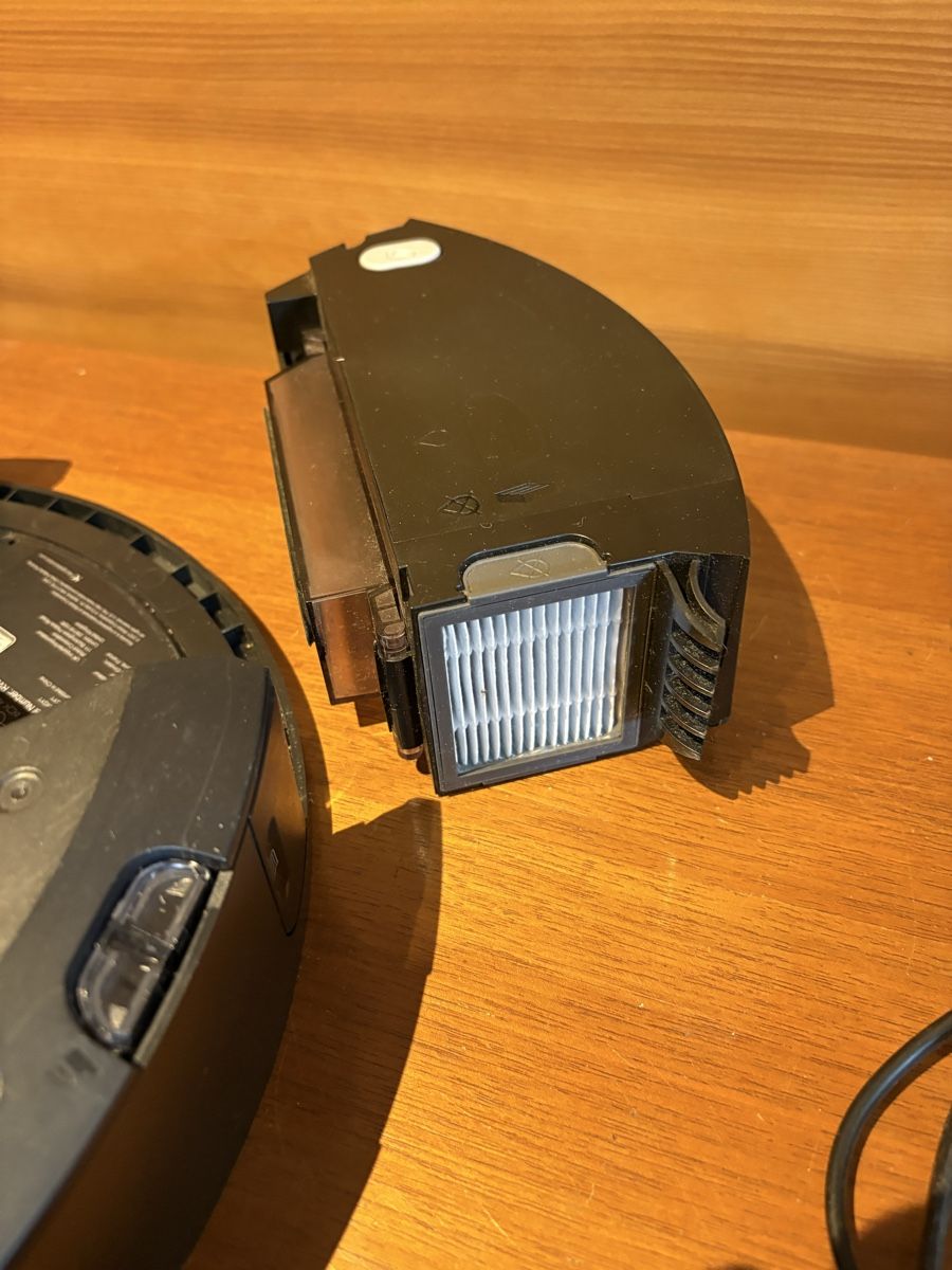 Irobot Staubsauger & Zubehör: iRobot Roomba Staubsaugroboter j7 – Gebraucht aus Schönenwerd von Qn 3