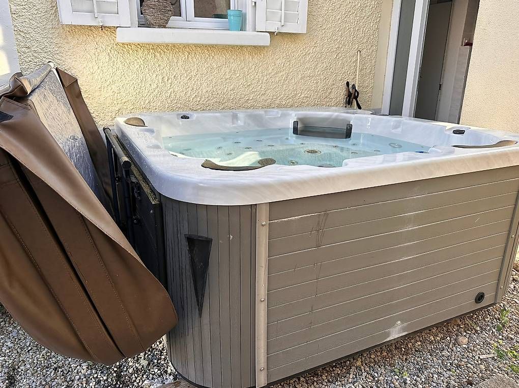 Jacuzzi Whirlpool: Whirlpool 5-Plätzer Outdoor – Usato da Meisterschwanden venduto da Meischti1 2