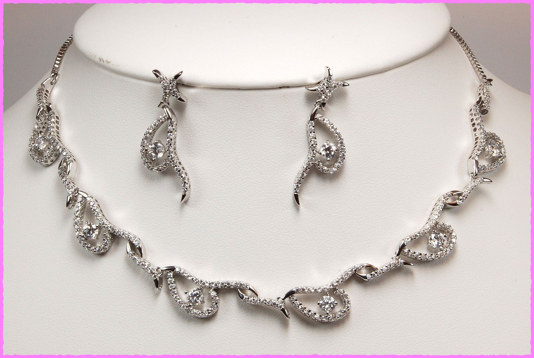 Ketten: Erlesene Halskette – Collier – Neu und originalverpackt aus Oberglatt ZH von Diamond-Girl 2