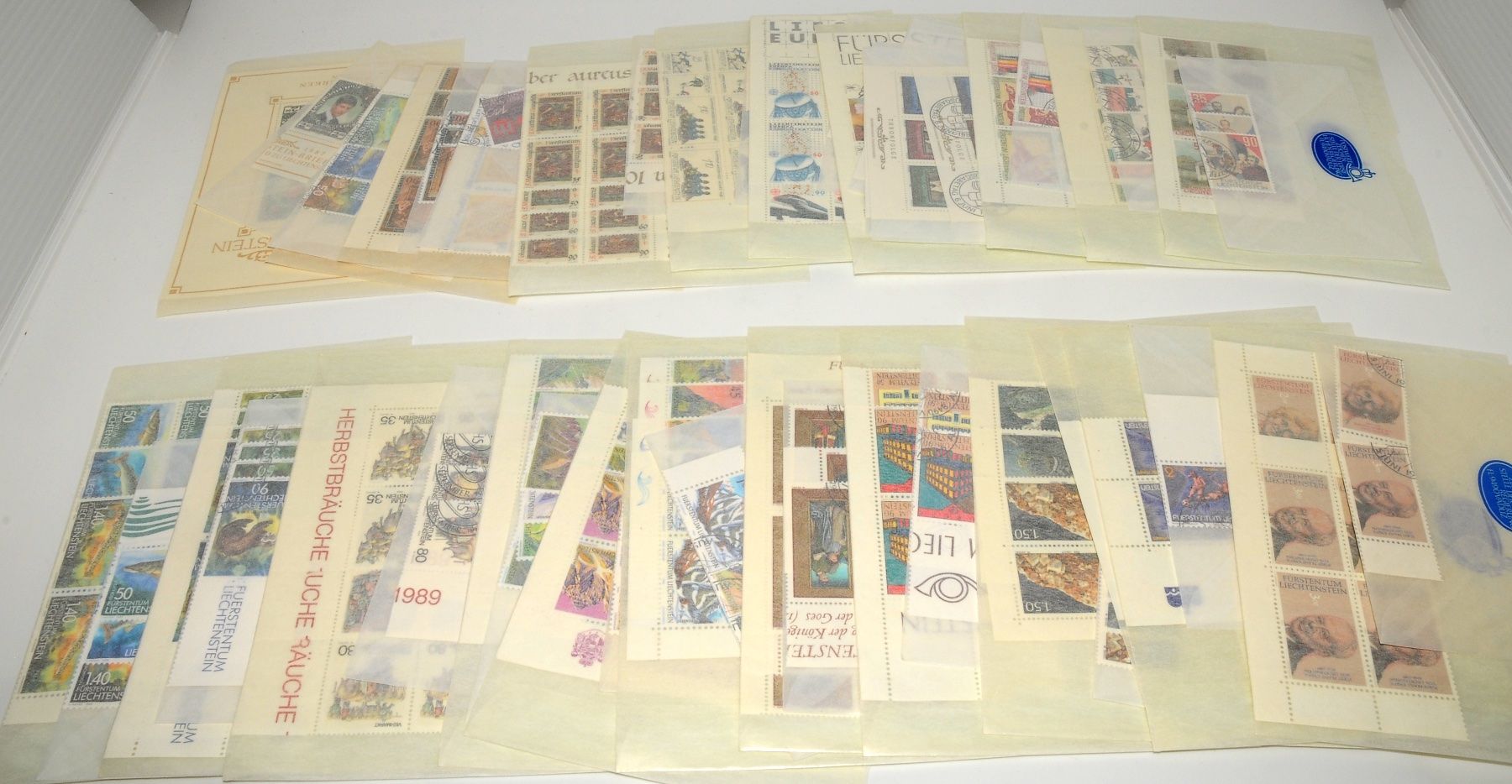 Tutti i francobolli: Grosse Briefmarkensammlung "Fürstentum Lichtenstein" – Usato da Bern venduto da Olynon