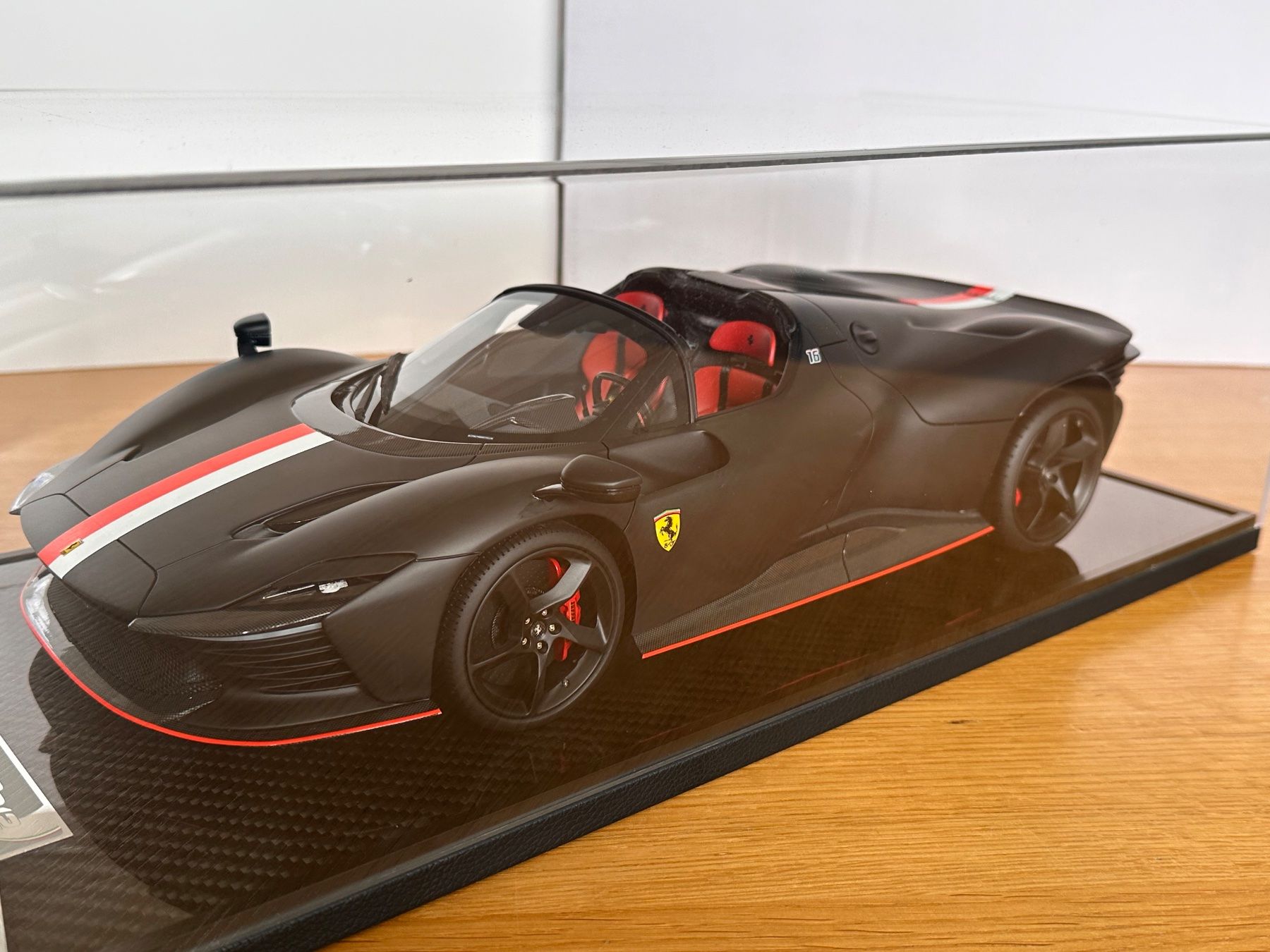 BBR Models Modellini d'auto: Ferrari  Daytona SP3 1/12 schwarz – Nuovo e nell'imballaggio originale da Stein AR venduto da Krabbe2