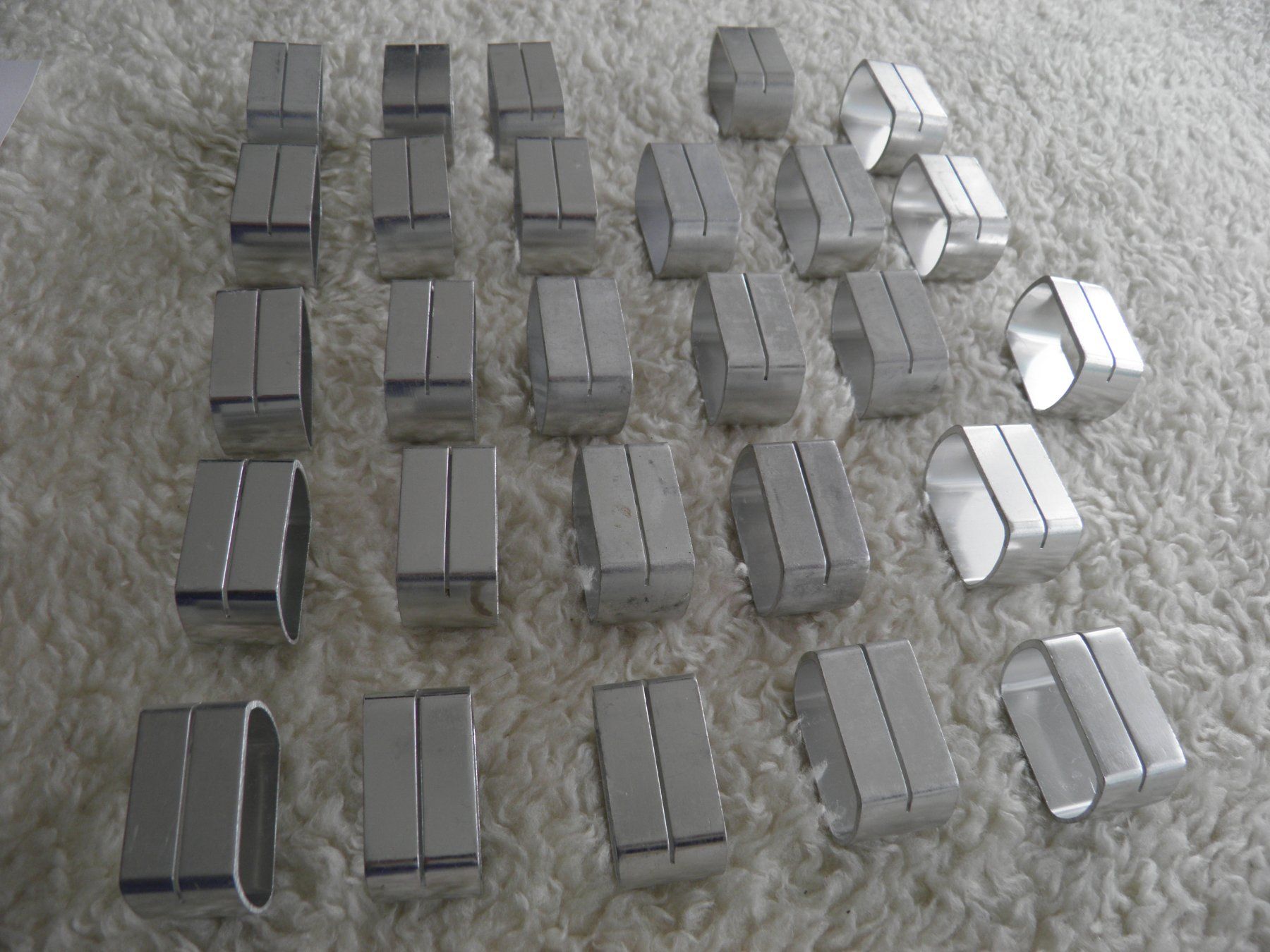 Supporti a parete: Gastroräumung: 27 Tischkartenhalter Aluminium – Usato da Triesen FL venduto da Trigon 6