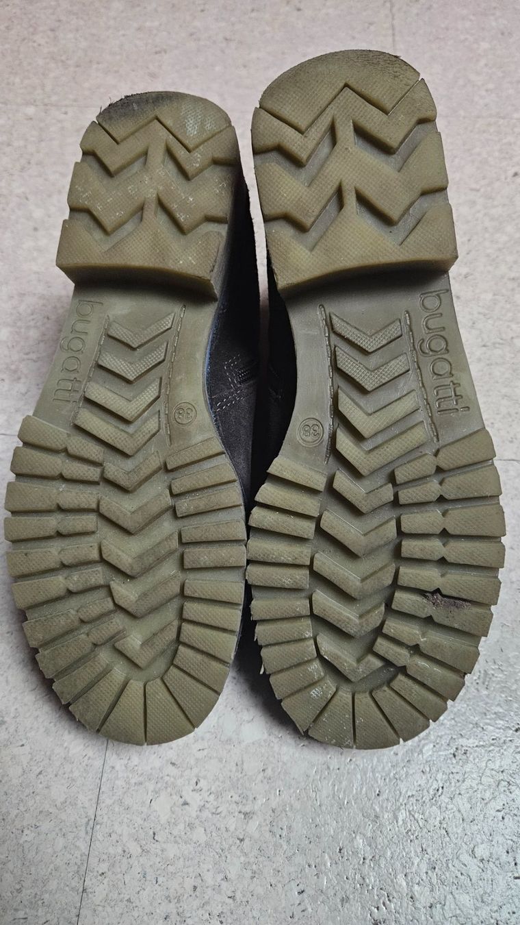 Bugatti Scarpe da donna: Damenwinterschuhe – Usato da Münchenbuchsee venduto da Yothu 2