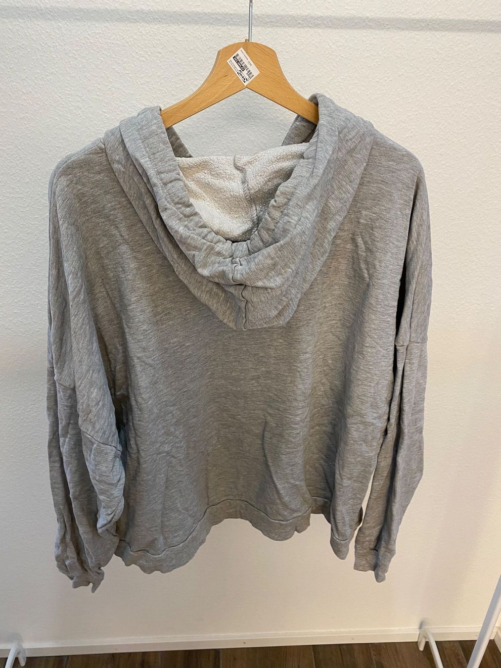 Asos Maglioni & Felpe: Asos Pullover mit Kapuze aus Baumwolle grau Gr. 48 – Usato da Pratteln venduto da a23_j2gs 1