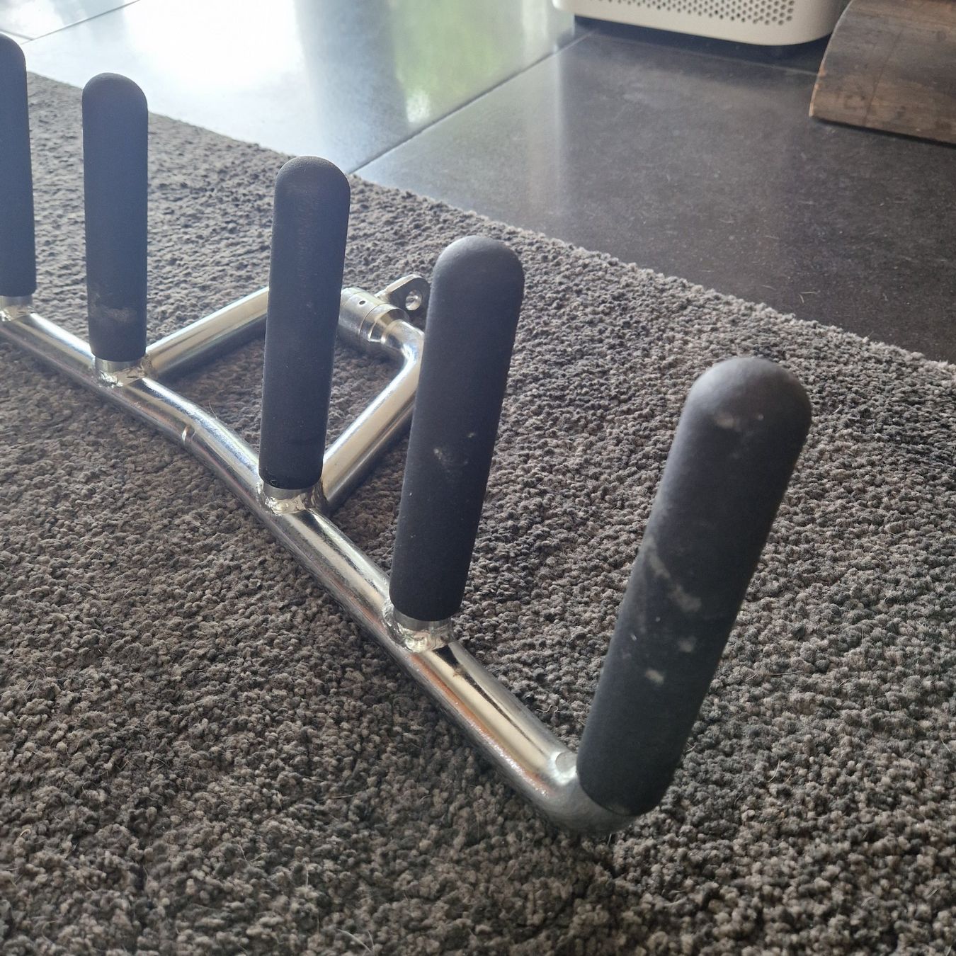Hometrainer: Multi-Griff-Latzugstange / Kabelzug-Attachement – Usato da Gränichen venduto da sunchi07 3