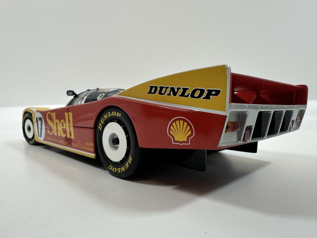 Porsche Modellini d'auto: Porsche 962C 1:18 Shell, Stuck/Bell/Ludwig,Universal Hobbies – Usato da Zofingen venduto da rf9_x2xt 3