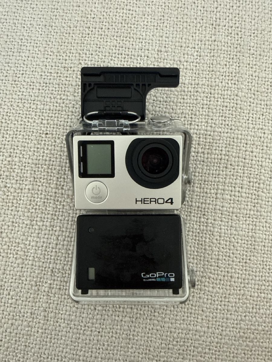 Gopro Action Cam: GoPro HERO4 Action Camera with Case and Battery – Usato da Oberägeri venduto da sel_br7m