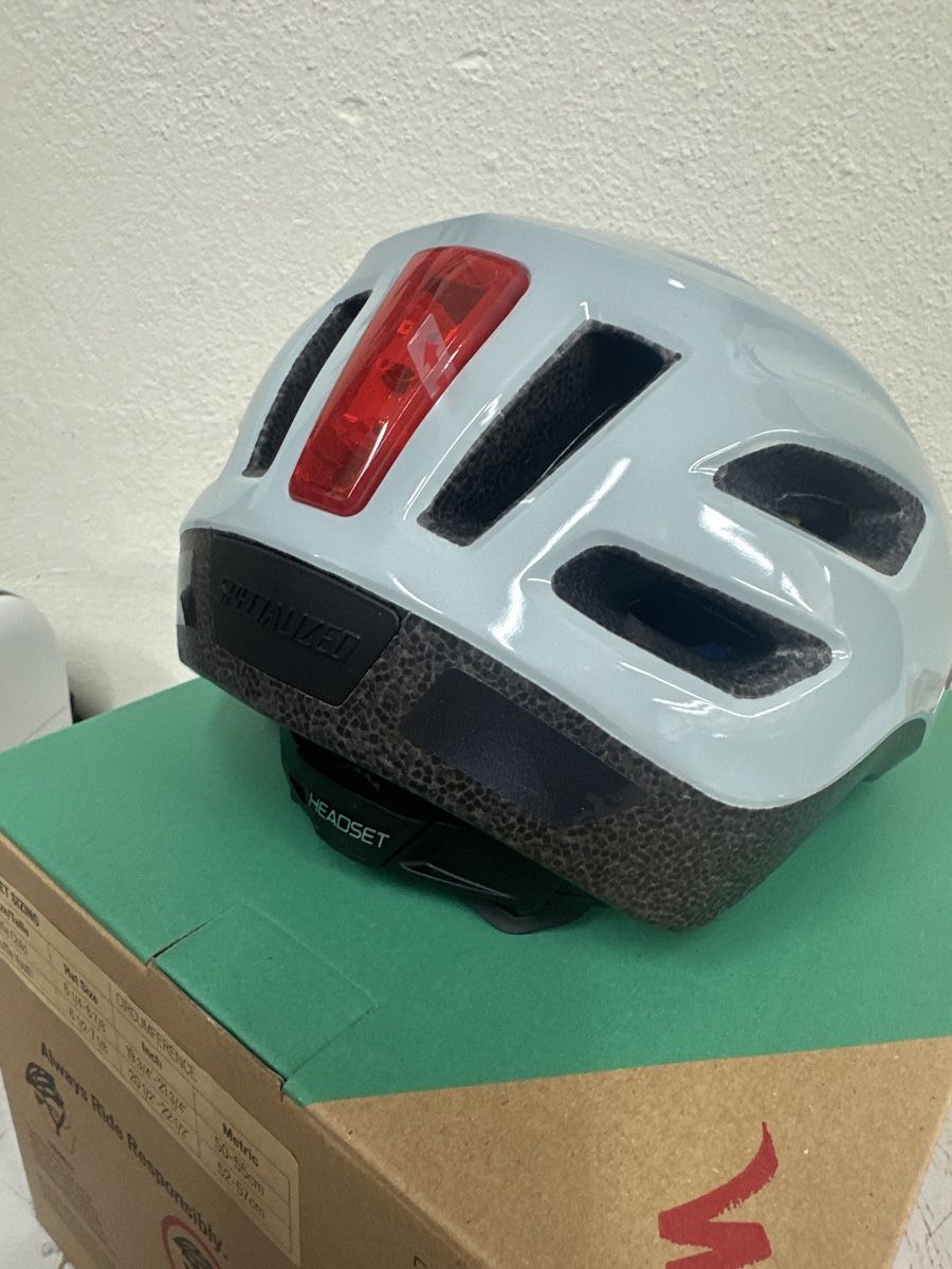 Specialized Caschi: Specialized Kinderhelm Shuffle LED Gr. 50-55cm Neu – Nuovo e nell'imballaggio originale da Zürich venduto da Barspin 1