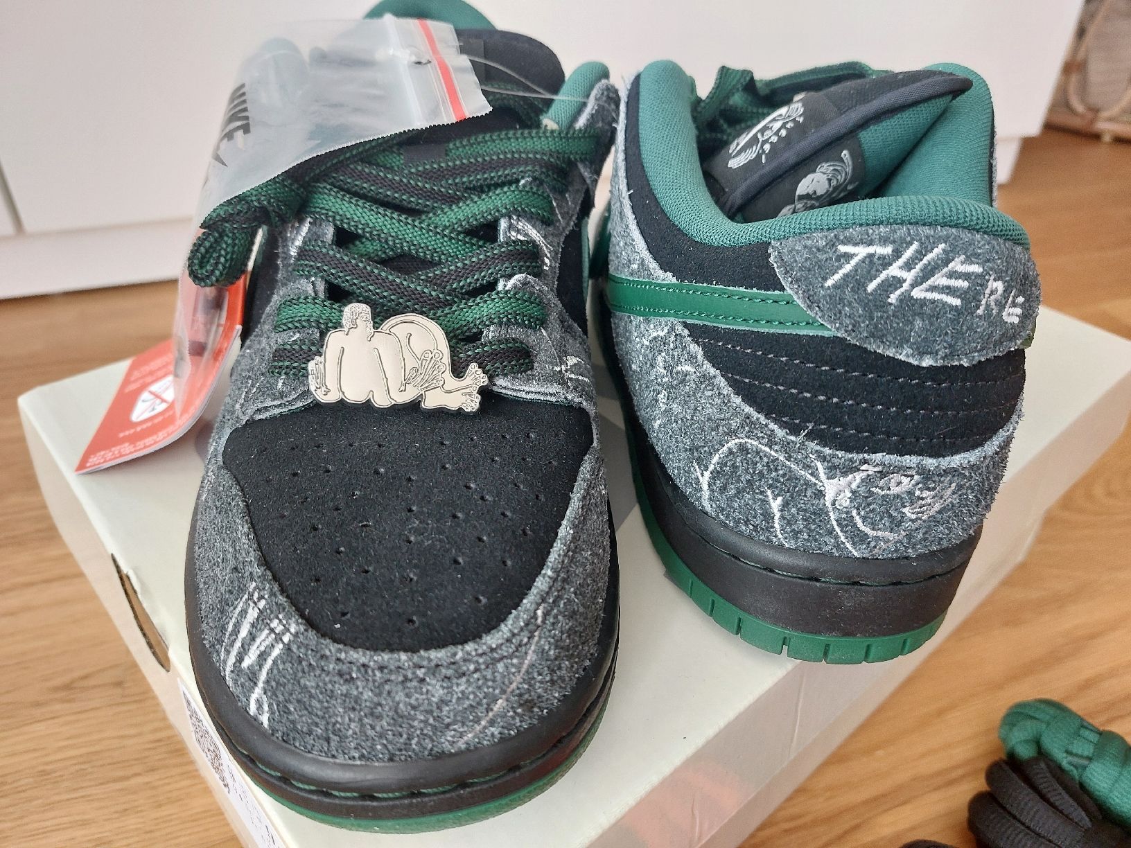 Nike Herrenschuhe: Nike SB Dunk Low "The Creatures" Gr. 43 Herbst Sneaker! – Neu und originalverpackt aus Zürich von Kauflade 2