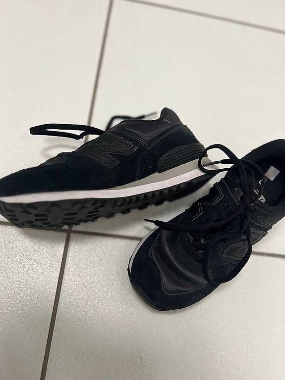 New Balance Scarpe da donna: New Balance Sneaker – Usato da Walchwil venduto da AlonsoXXX 1