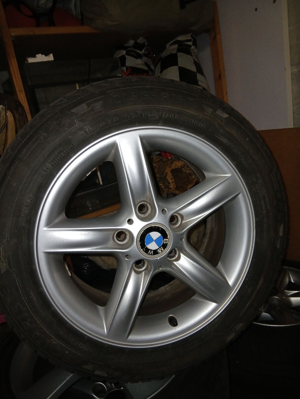 BMW Felgen: BMW 325Xi E46 Felgen mit Winterpneu. – Gebraucht aus Gähwil von stilli11