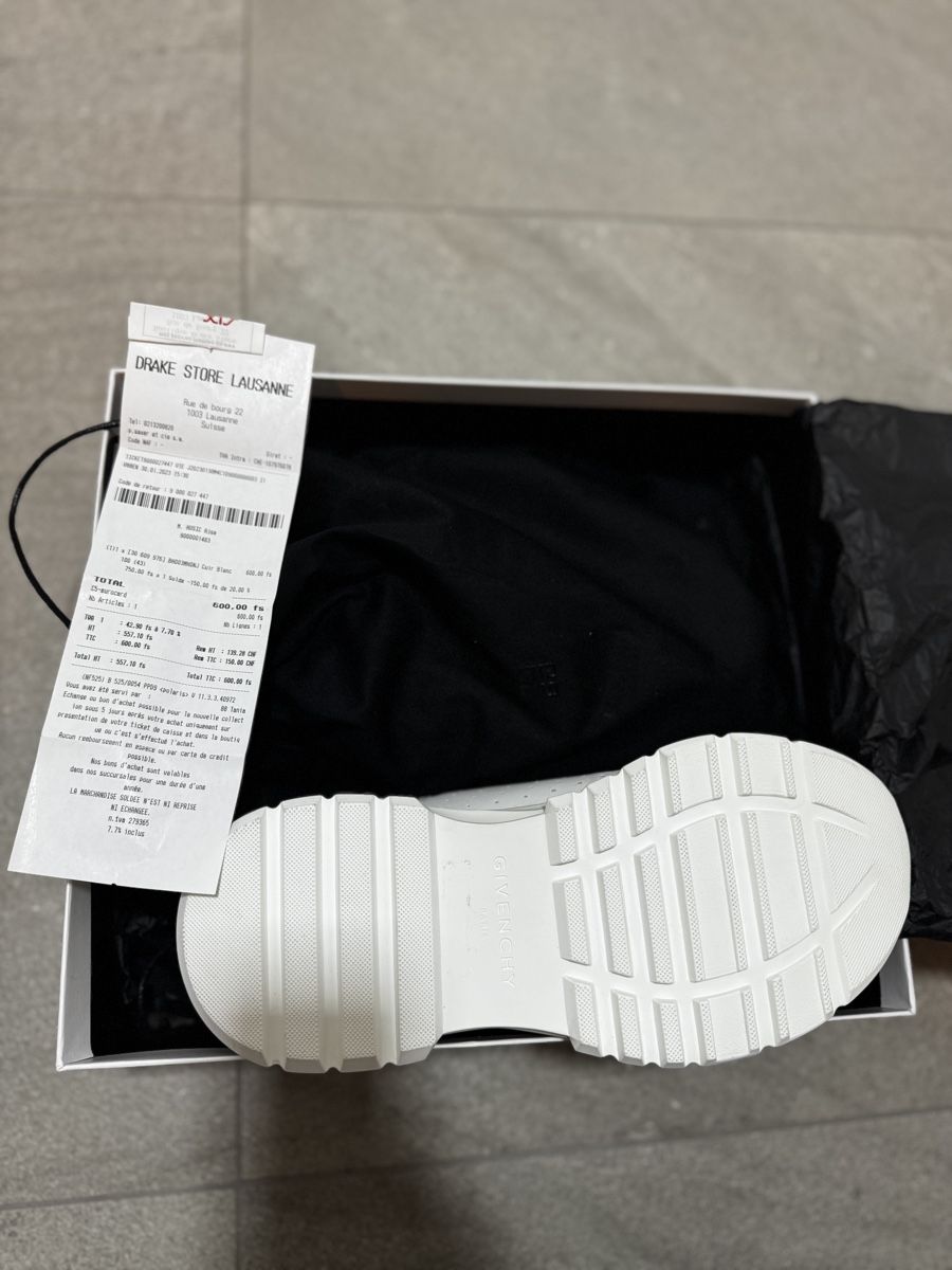 Givenchy Chaussures hommes: Baskets Givenchy blanches homme taille 43 neuves – Neuf avec emballage d'origine à Cossonay-Ville par ajs_l9zc 1
