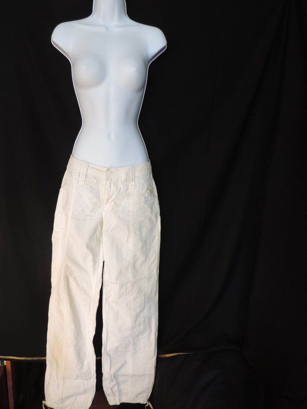 Pantaloni: pantalon droit blanc – Usato da Genève venduto da Axelle333 4