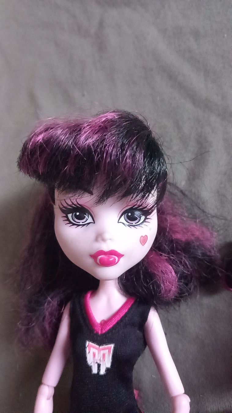 Poupées: Monster High Draculaura Poupée  – D'occasion à Bex par aud_cy2l 2