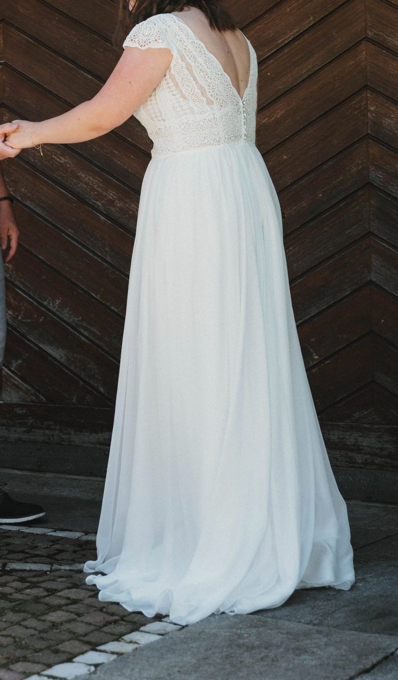 Vestiti: Secondhand Brautkleid, Grösse 44 – Usato da Brunnen venduto da Herzig-Brautmode 2