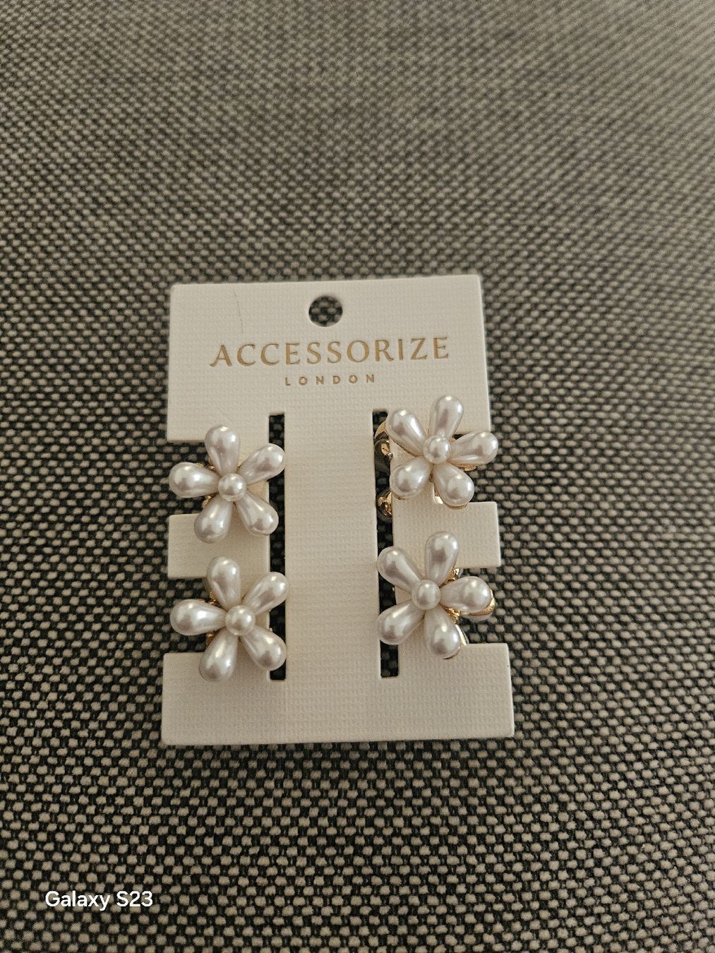 Accessoires pour cheveux: ACCESSORIZE Haarklammern mit Perlen - Blumendesign – D'occasion à Bünzen par Milly32 1