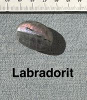 Labradorit rundum poliert   mit "FEUER"  schön!!   Stein