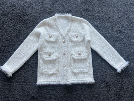 Weisse Strickjacke mit gold in Chanel-Stil,Gr. S, Neuwertig!