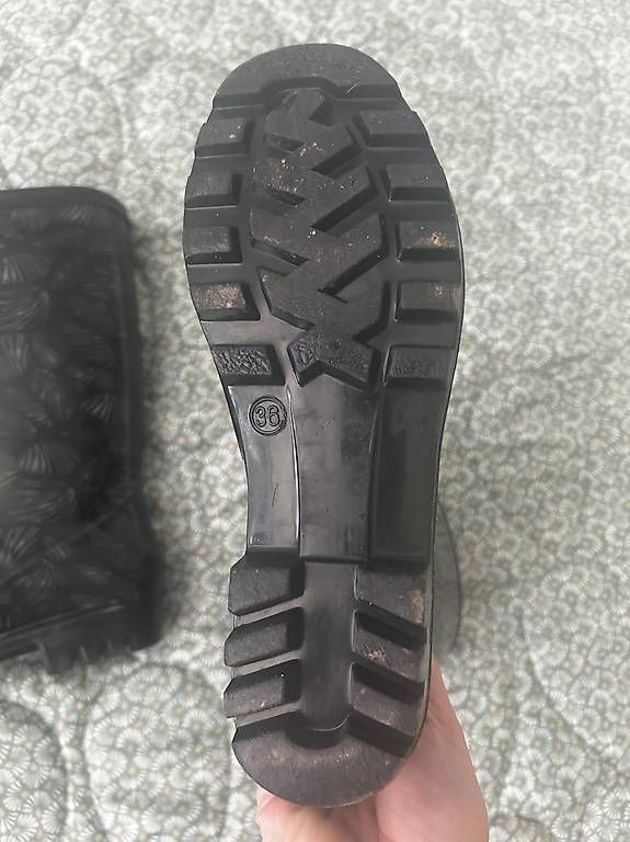 Schuhe für Mädchen: Schöne neuwertige Gummistiefel 36 – Gebraucht aus Lachen SZ von bre_5cfk 1