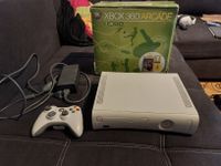 Xbox 360 Arcade mit Originalverpackung.
