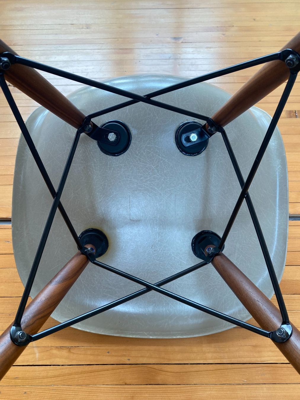 Herman Miller Sedie: Eames Chair - Herman Miller – Usato da Vevey venduto da Zpahud 2