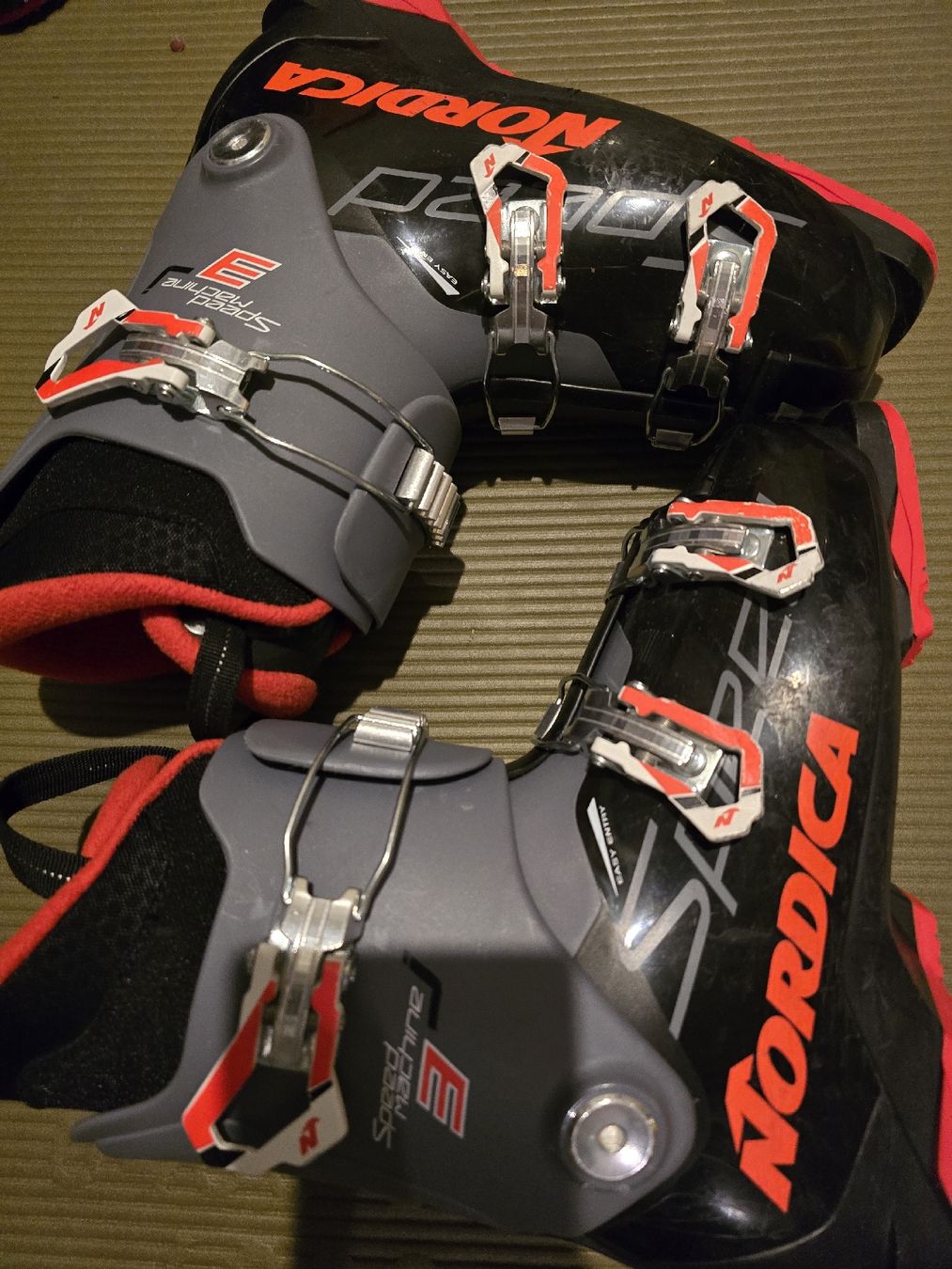 Nordica Scarpe da uomo: chaussure de ski junior taille 25.5 – Usato da La Chaux-de-Fonds venduto da Elissa