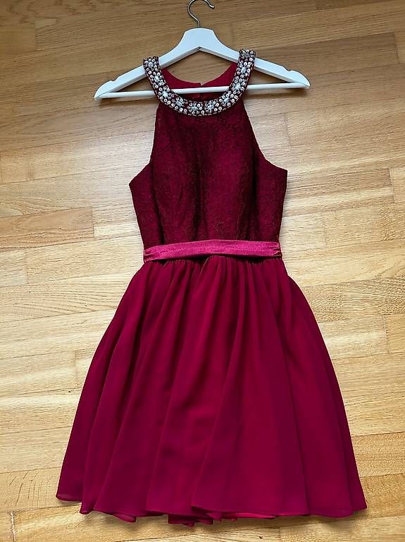 Robes: Cocktailkleid mit Pailettenkragen – D'occasion à Schüpfheim par car_7slp 3