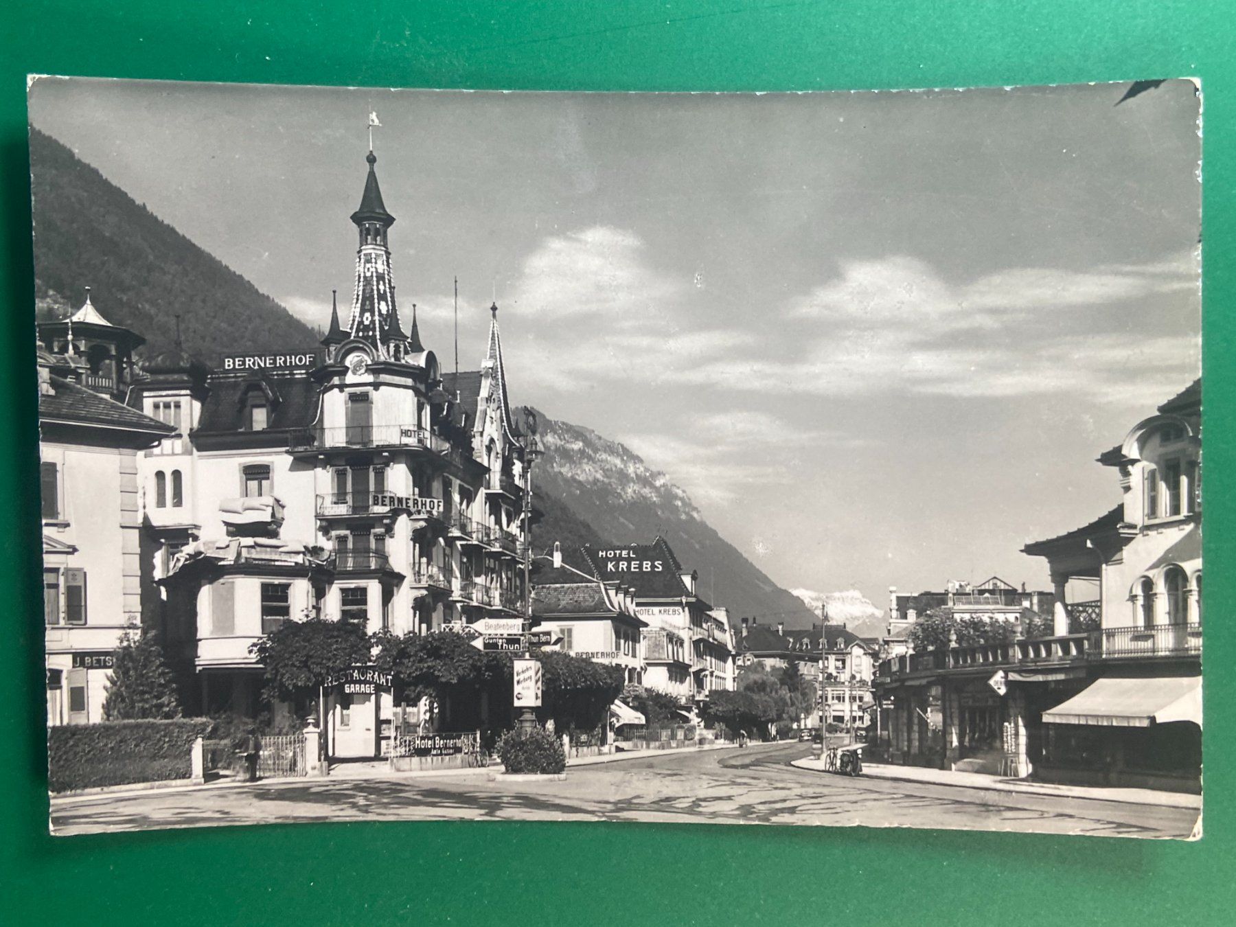 Ansichtskarten: Interlaken, Bahnhofstrasse - Hotel Krebs – Gebraucht aus Steg VS von _vinci_