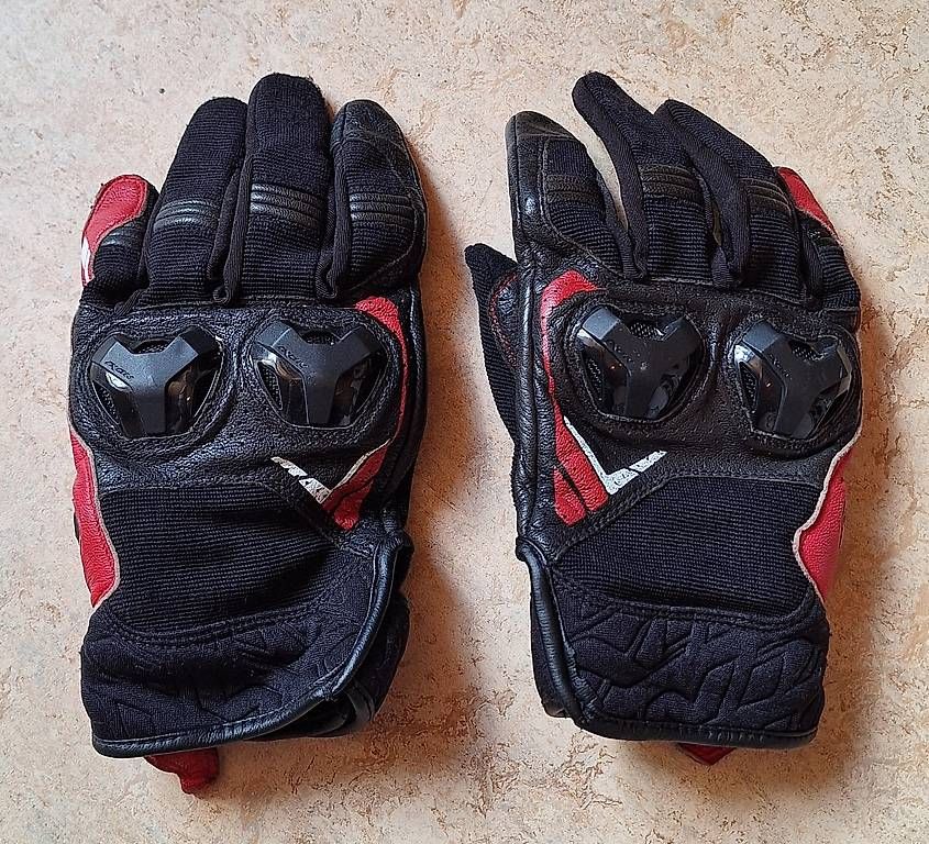 Ixon Handschuhe & Handstulpen: Gants de moto IXON RS SPLITER – Gebraucht aus Bellelay von noe_jobin