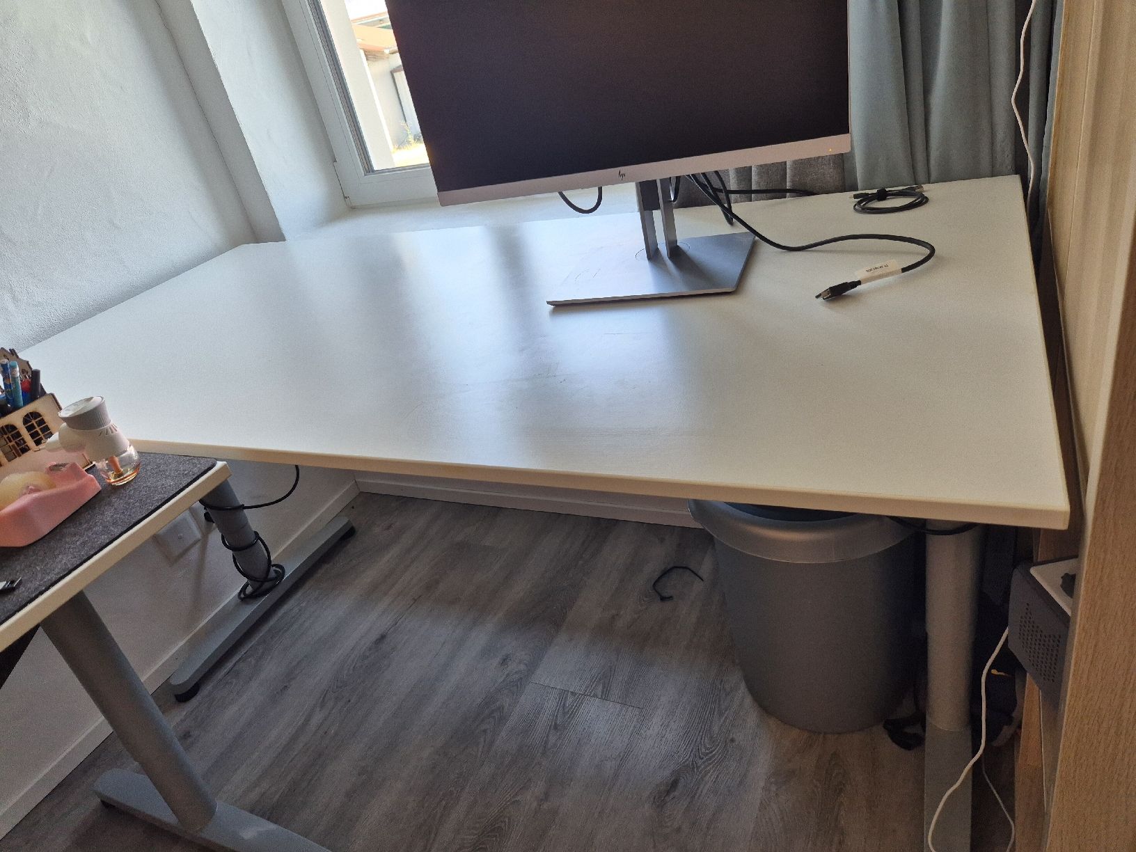 Schreibtische: Bürotisch+HP Elitedisplay E243i – Gebraucht aus Oberwil b. Büren von rocky_last
