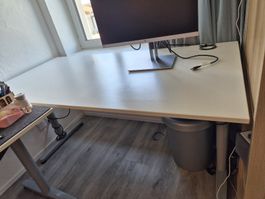 Bürotisch+HP Elitedisplay E243i