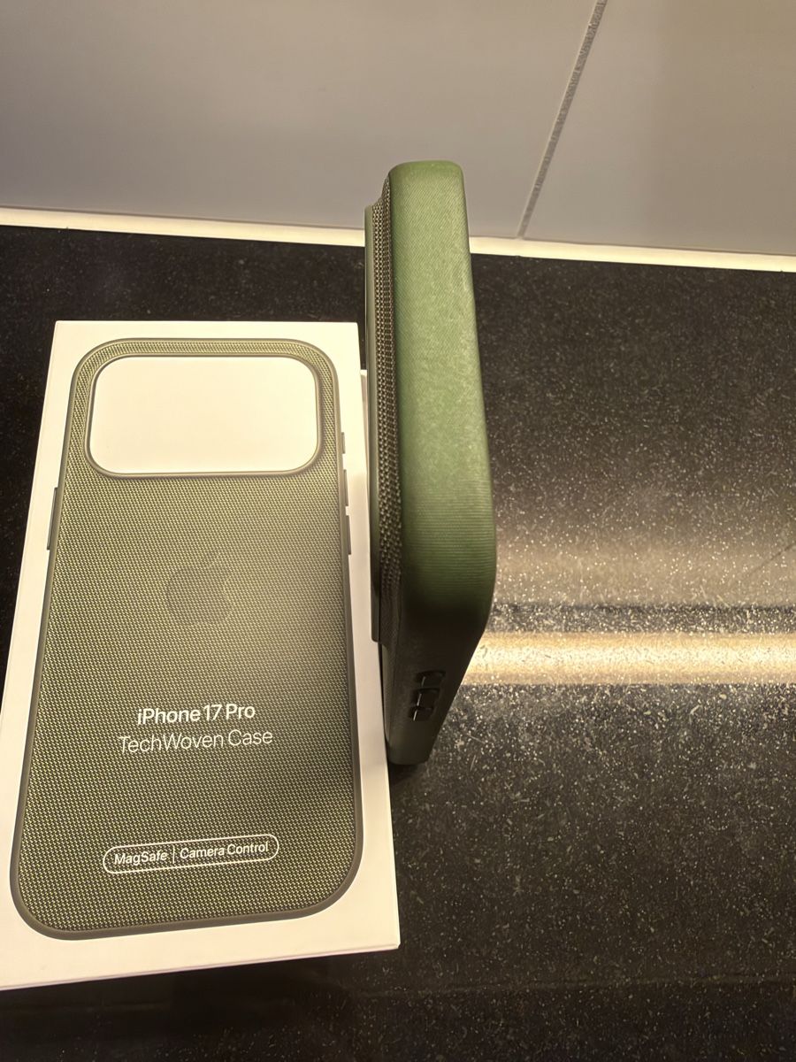 Apple Coques & Protection écran: Iphone 17 Pro TechWoven Case – D'occasion à Egerkingen par 3net 4