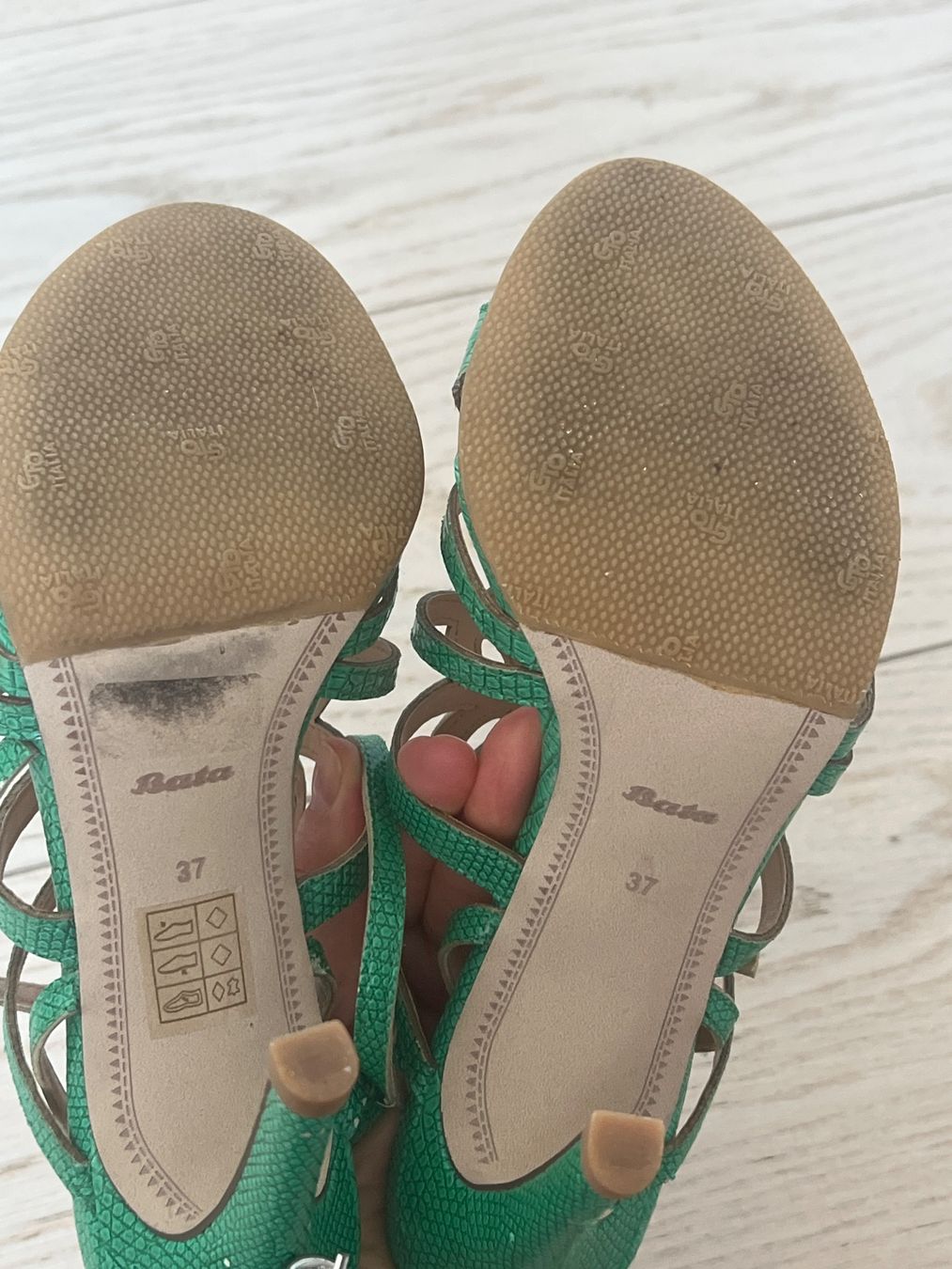 Scarpe da donna: Trendy shoes from Bata – Usato da Dully venduto da rev_l7jp 4
