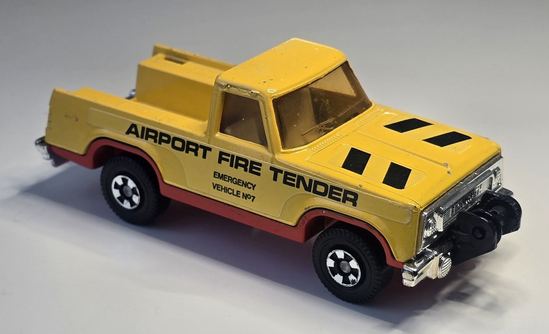 Matchbox Modellini d'auto: Matchbox Super Kings Plymouth Trail Duster – Usato da Kirchberg BE venduto da HotWheelsSammler