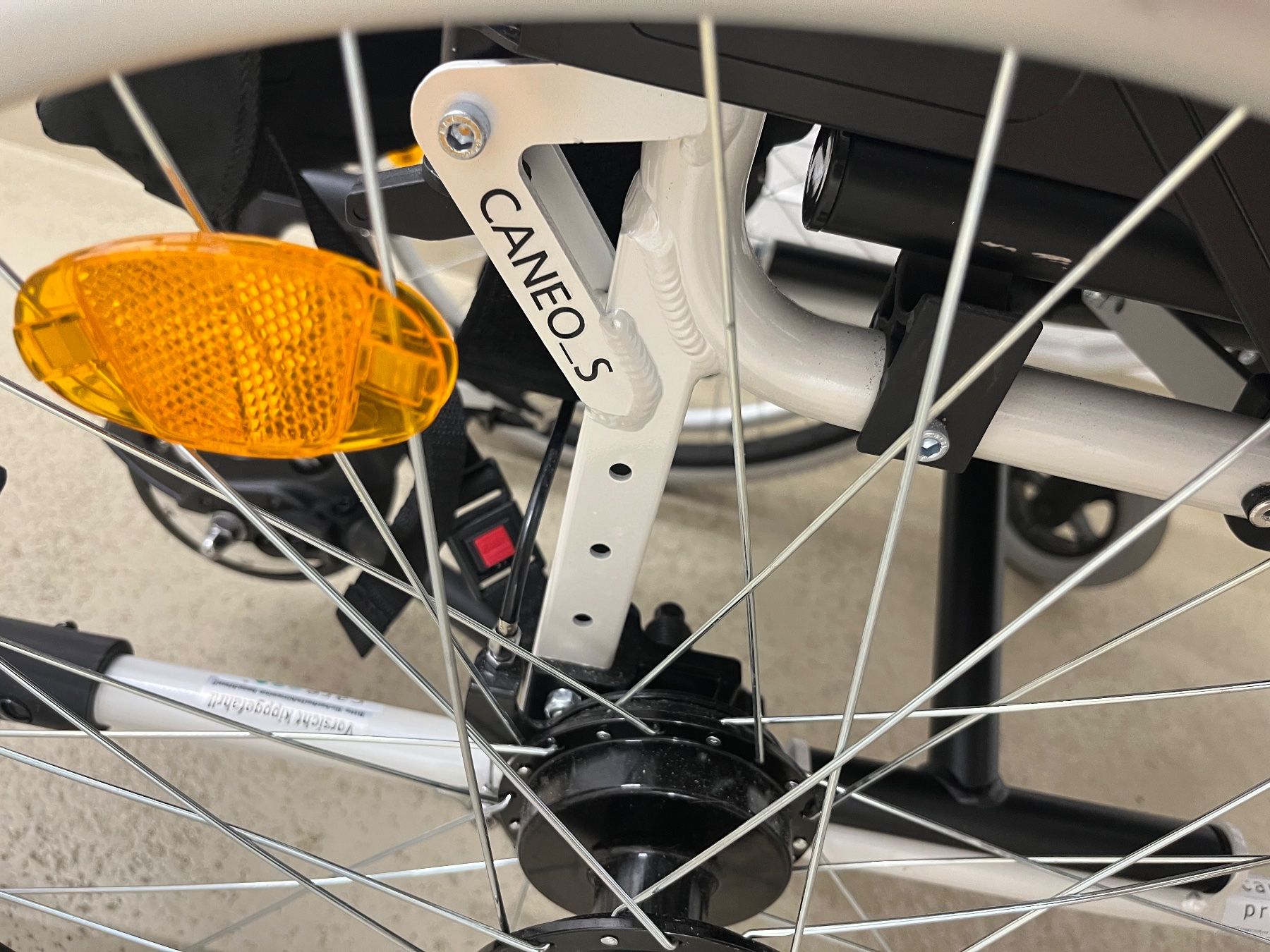 Rollstühle: Rollstuhl Dietz Caneo S mit Schiebehilfe Empulse R20 – Gebraucht aus Zürich von Ichiban4 5