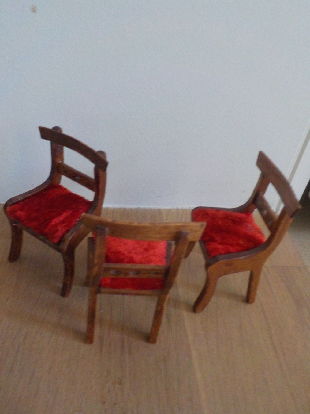 Case e mobili per bambole: antike Puppenhausstühle 3 Stück (Puppenhaus) – Usato da Muri b. Bern venduto da Ricardodecor