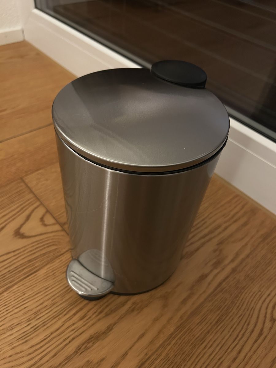 Cestini per rifiuti: Praktischer Treteimer aus Edelstahl – Usato da Utzenstorf venduto da Microsaft 1