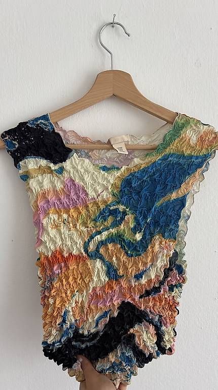 Top: H&M GERAFFTES DAMEN-TOP – Usato da Liebefeld venduto da DilaraNathalie