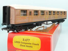 Hornby R 477 LNER Coach