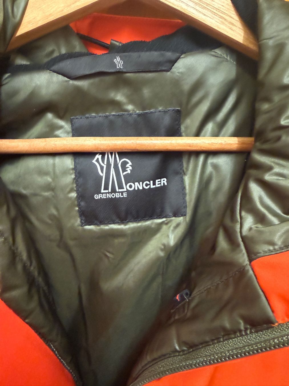 Moncler Jacken: Originale Moncler Grenoble Skijacke – Gebraucht aus Wollerau von kre_8jbk 2