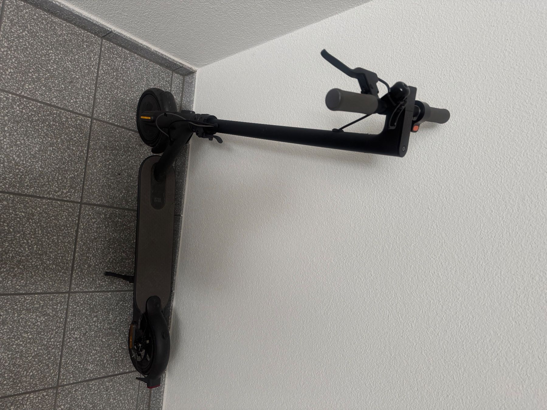 Scooter: xiaomi mi essential scooter – Usato da Hägglingen venduto da deb_zqb9 1