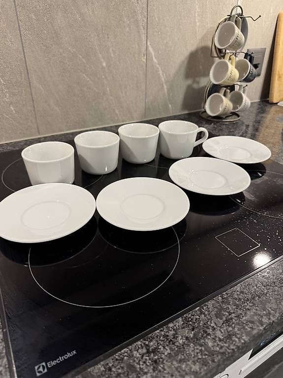 Tazze: Coffee Cup & Saucers Set IKEA  Like New – Usato da Basel venduto da cle_f872