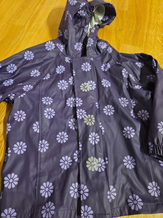 Regenjacke Mädchen, Grösse 104, Lila, Neuwertig!