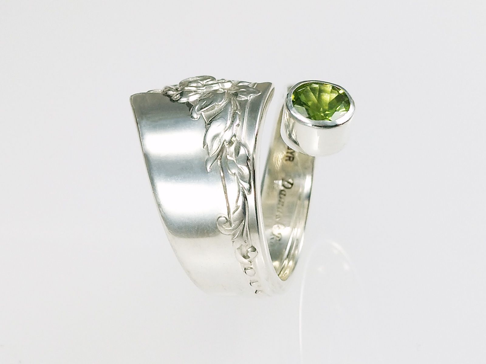 Anelli: Offener Jugendstil Silberring mit Peridot – Nuovo e nell'imballaggio originale da Meilen venduto da Byrd-bijoux 1