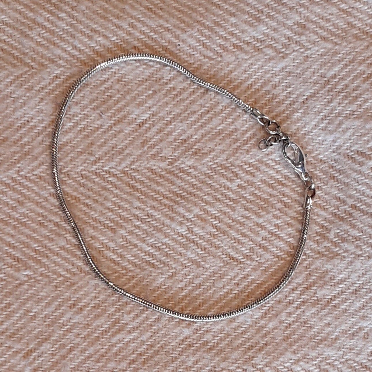 Bracciali & Braccialetti: Bracelet fin en chaîne serpent, argenté – Nuovo (secondo la descrizione) da Champvent venduto da lallina1974
