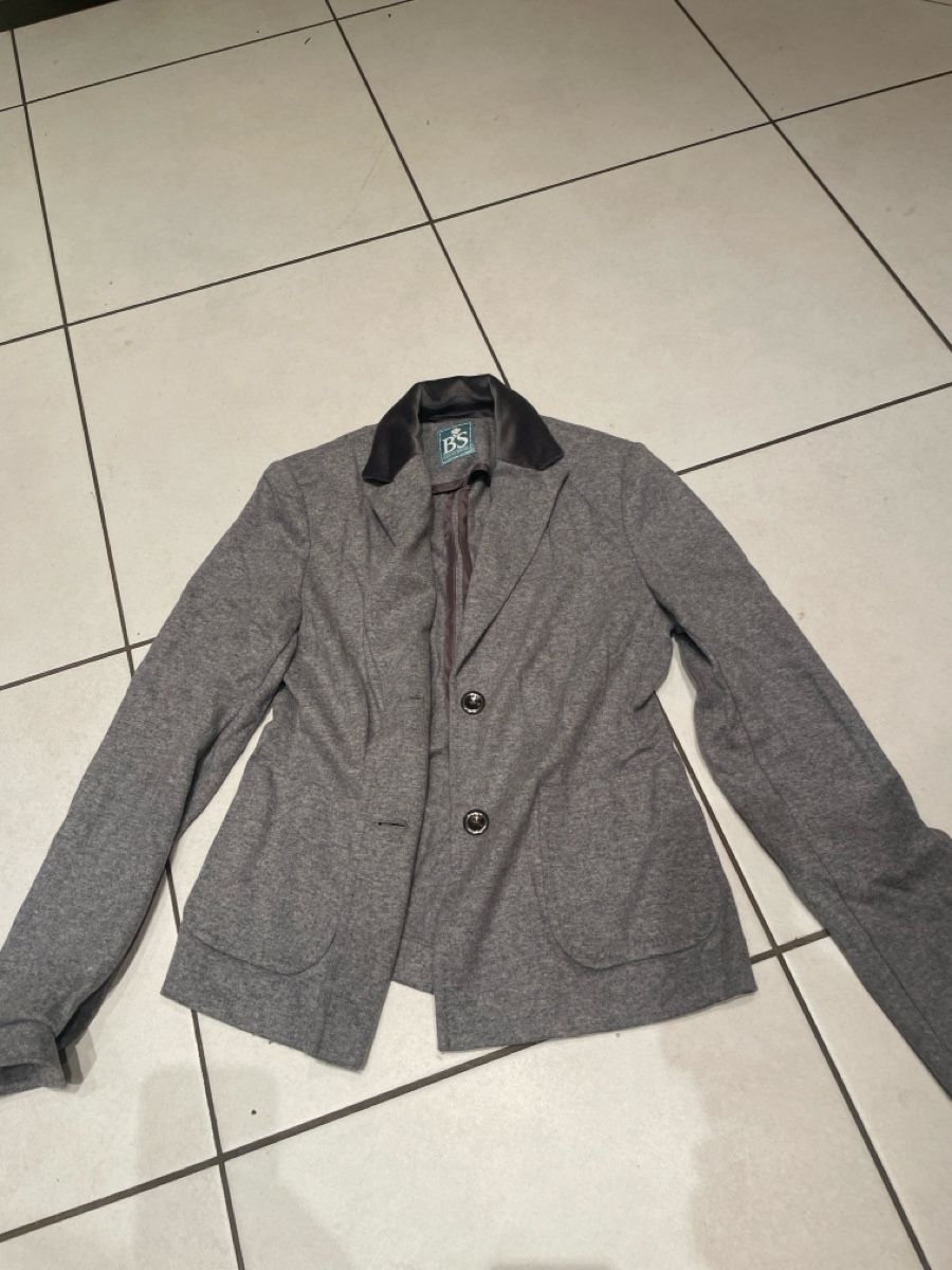 Giacche: Blazer Brigitte von Schönfels grau mit samtkragen gr 36  – Usato da Zürich venduto da eddiekaterblau