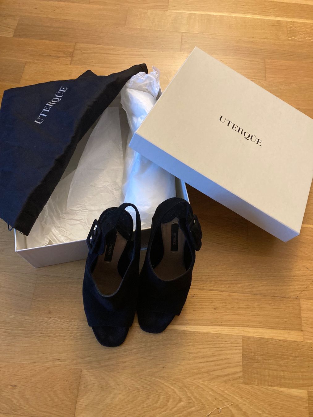 Scarpe da donna: Uterqüe, Black Suede Sandals, Size 37 – Usato da Luzern venduto da AM2nd 1