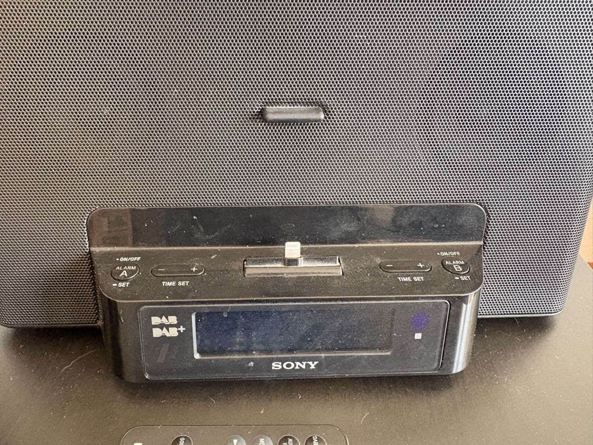 Sony Lettore multimediale & Streamer: Sony Radio mit Adapter – Usato da Basel venduto da alisha.beuggert 1