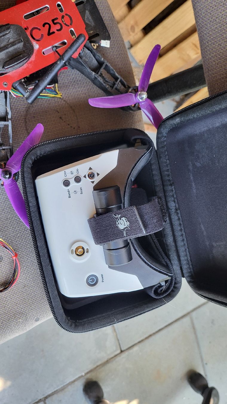 RC Modellbau: Drohnenbastelmaterial FPV Fat Shark – Defekt aus Seewis-Pardisla von Bis 2